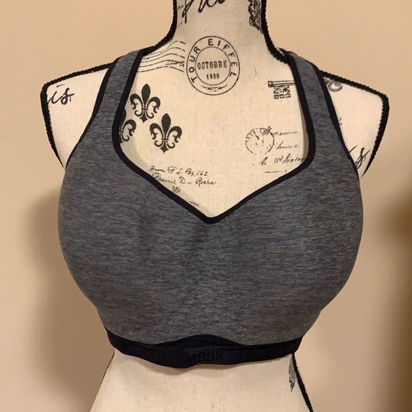 Cross back, supportive sports bra - Picture 1 of 2